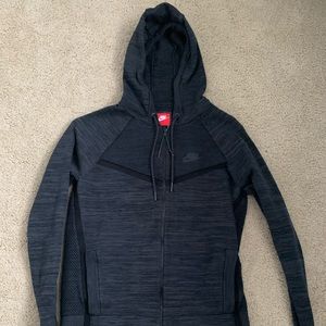 Nike Women’s Black zip up hoodie size small